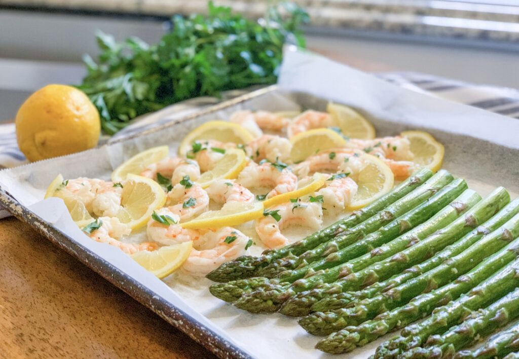 shrimp and asparagus with lemon and parsley