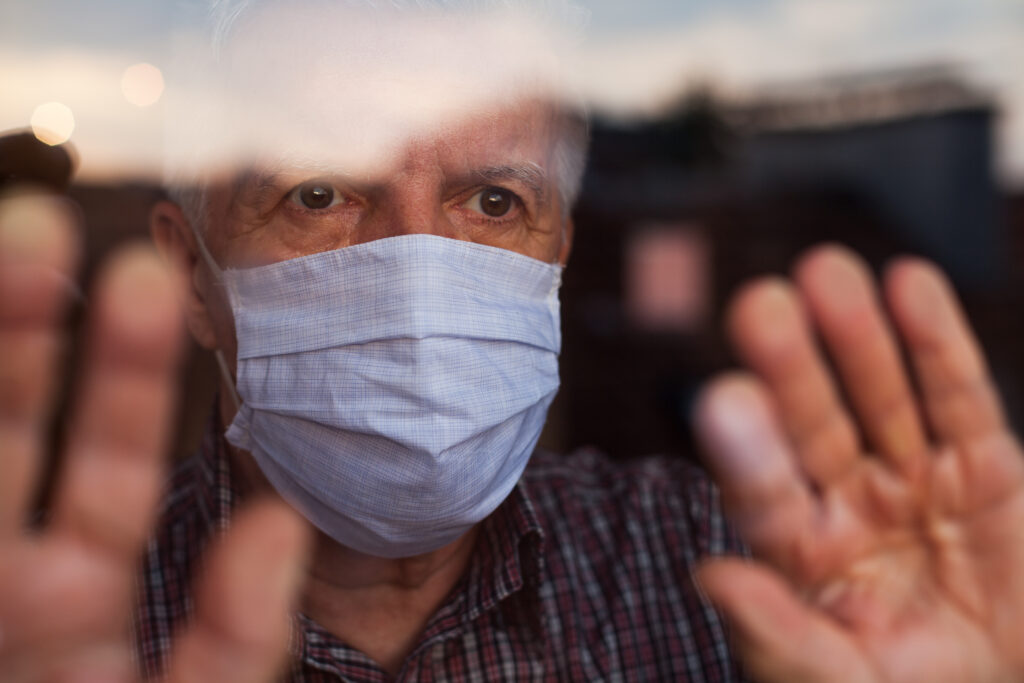 senior man with mask coronavirus