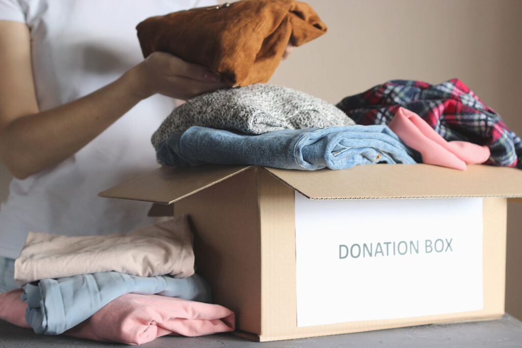downsizing home, donating clothes