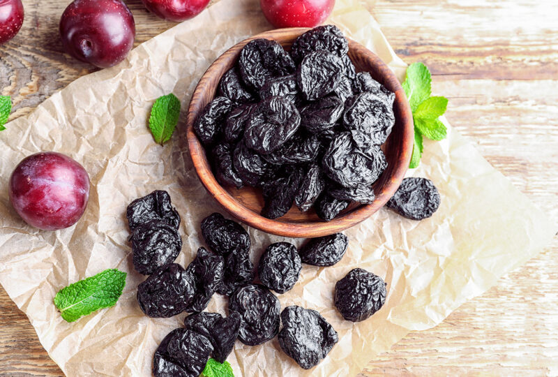eat prunes to prevent bone loss